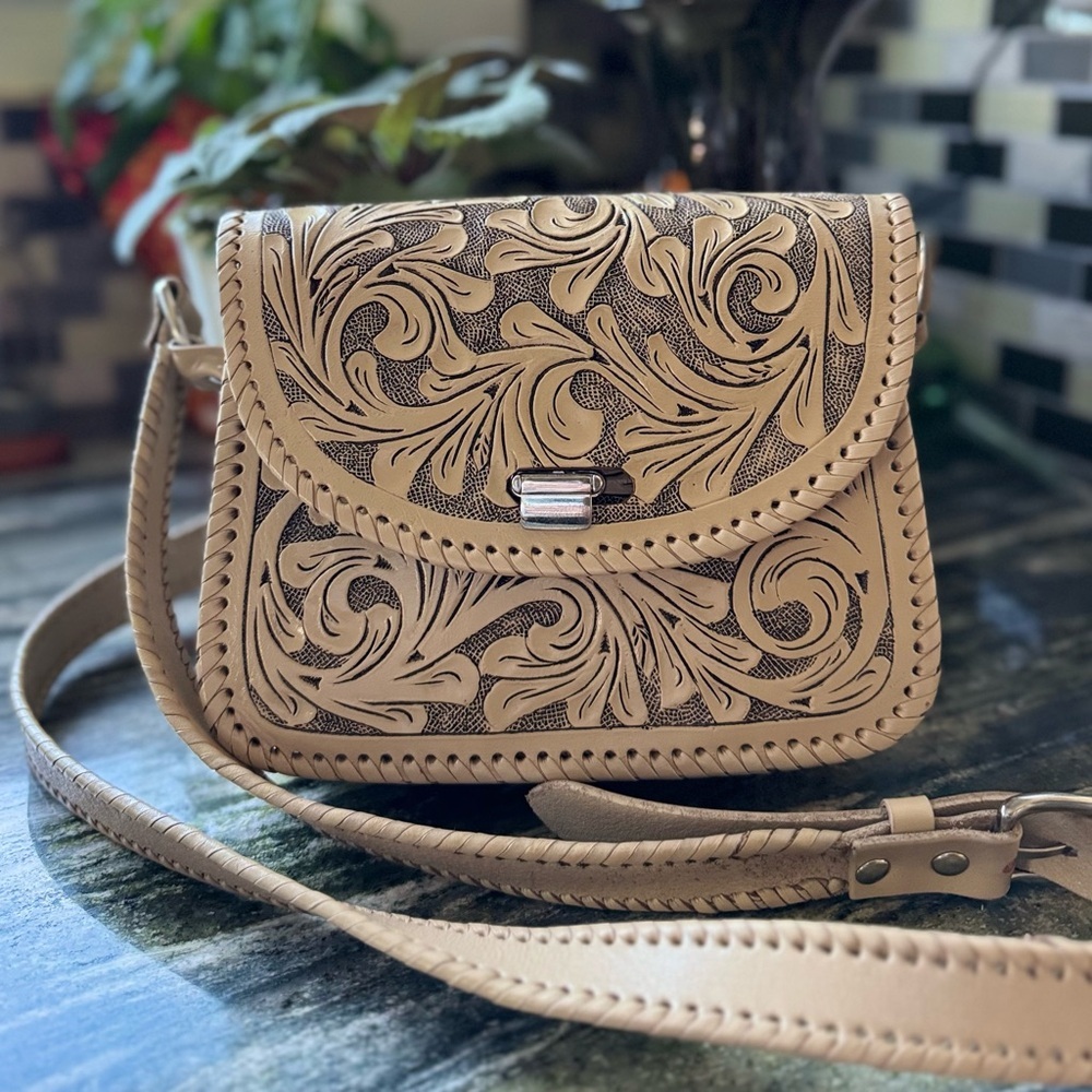 Tooled Floral Saddle Crossbody Bag - Tan